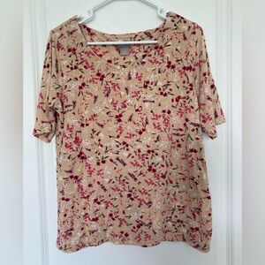 Chicos Tan Pink Floral Blouse Women’s size medium (Chicos size 1)